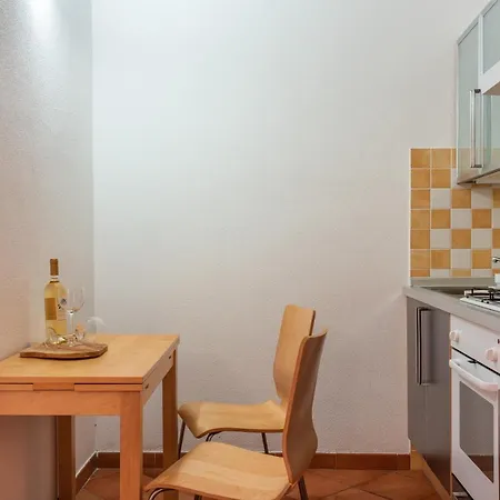 Apartment Relaxing Cristal Blu Studio Sleeps 3 Num1489