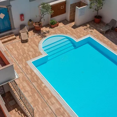 Relaxing Cristal Blu Studio Sleeps 3 Num1489