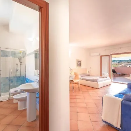 Relaxing Cristal Blu Studio Sleeps 3 Num1489