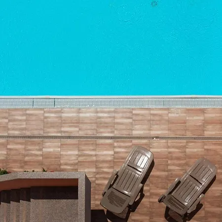 Relaxing Cristal Blu Studio Sleeps 3 Num1489